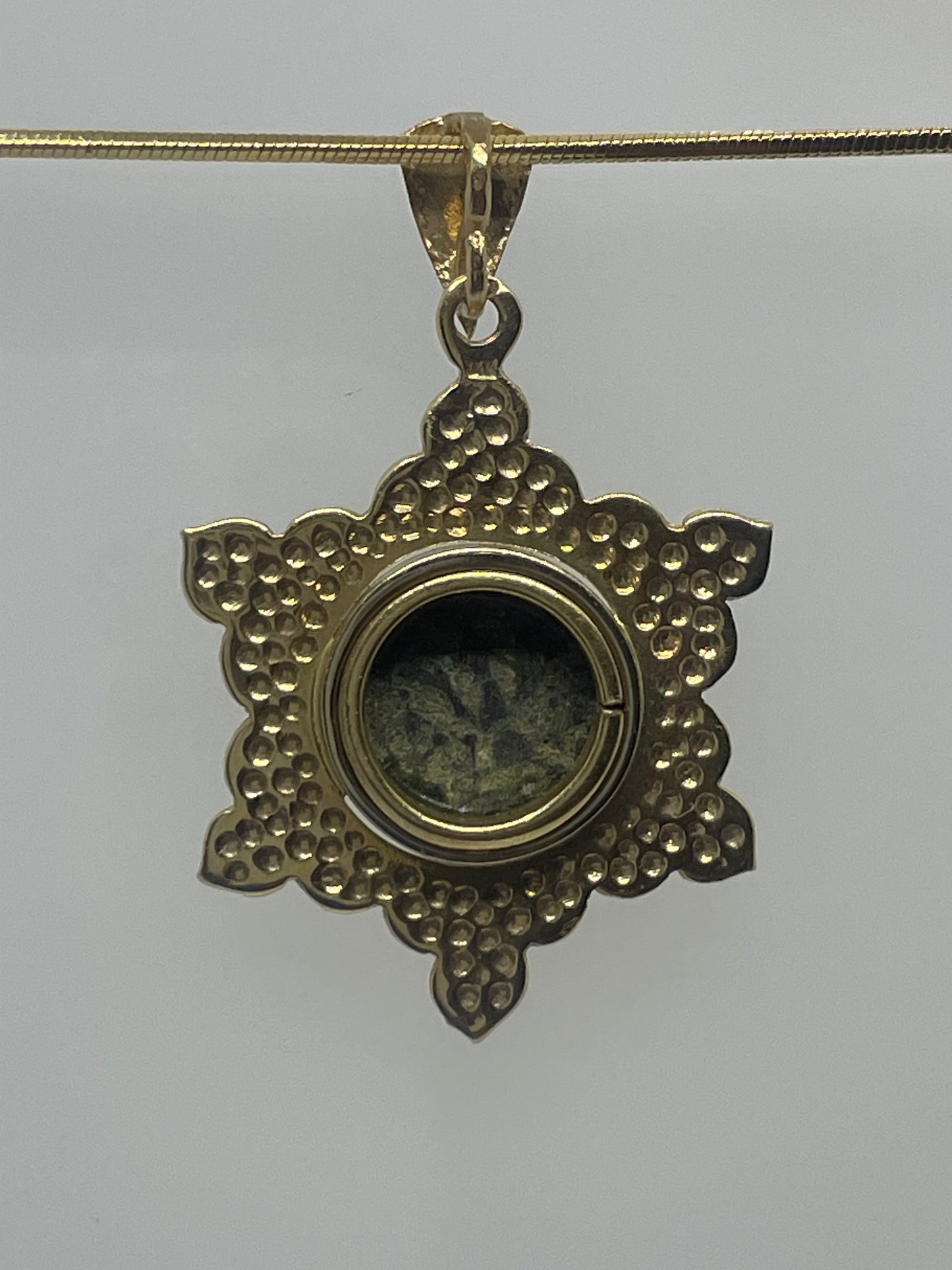 Radiant Sacrifice: Widow's Mite in 18K Gold Star Pendant