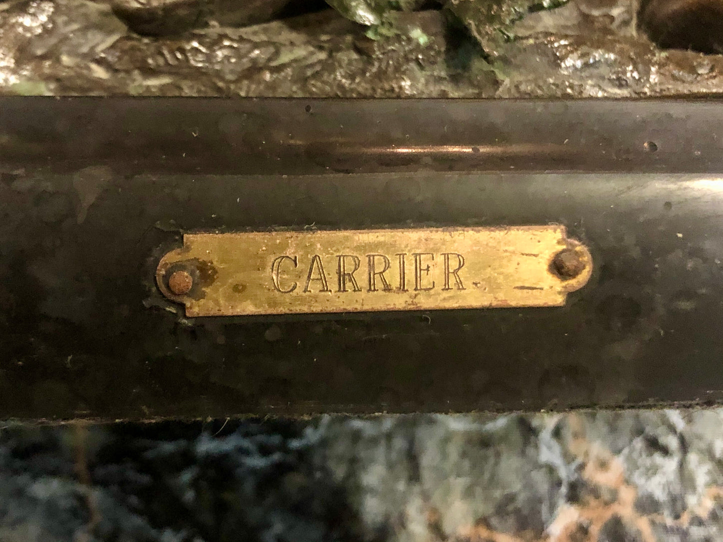 Two kids symbolizing Romeo and Juliet, Bronze Statue.