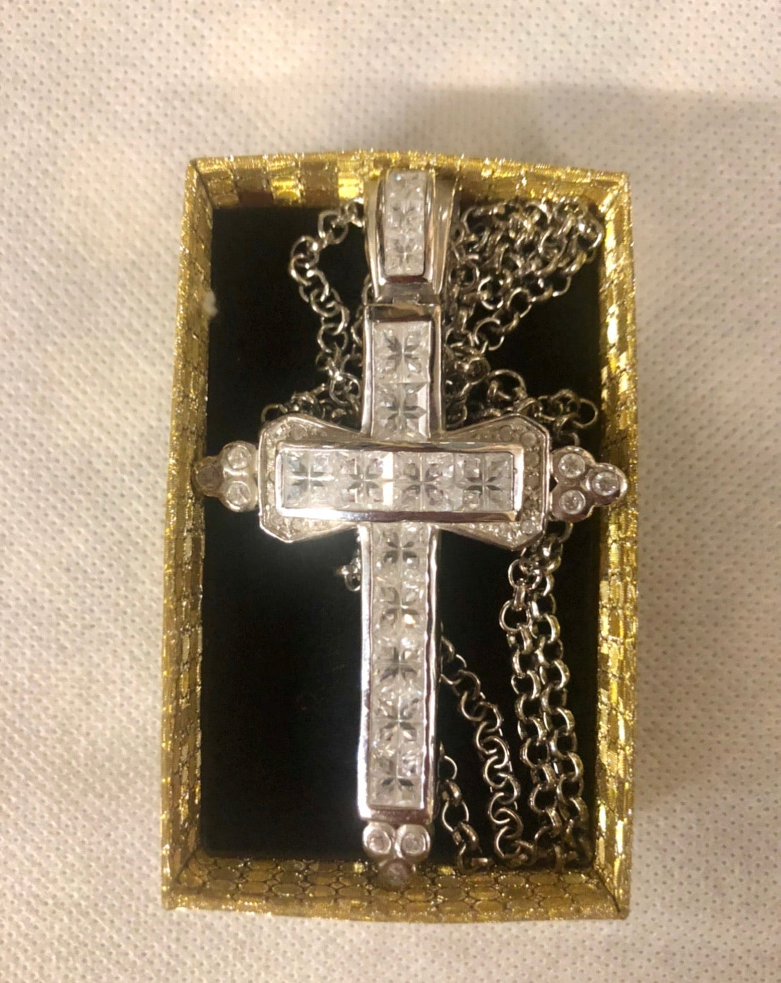 A 925 silver cross pendant with a silver necklace.