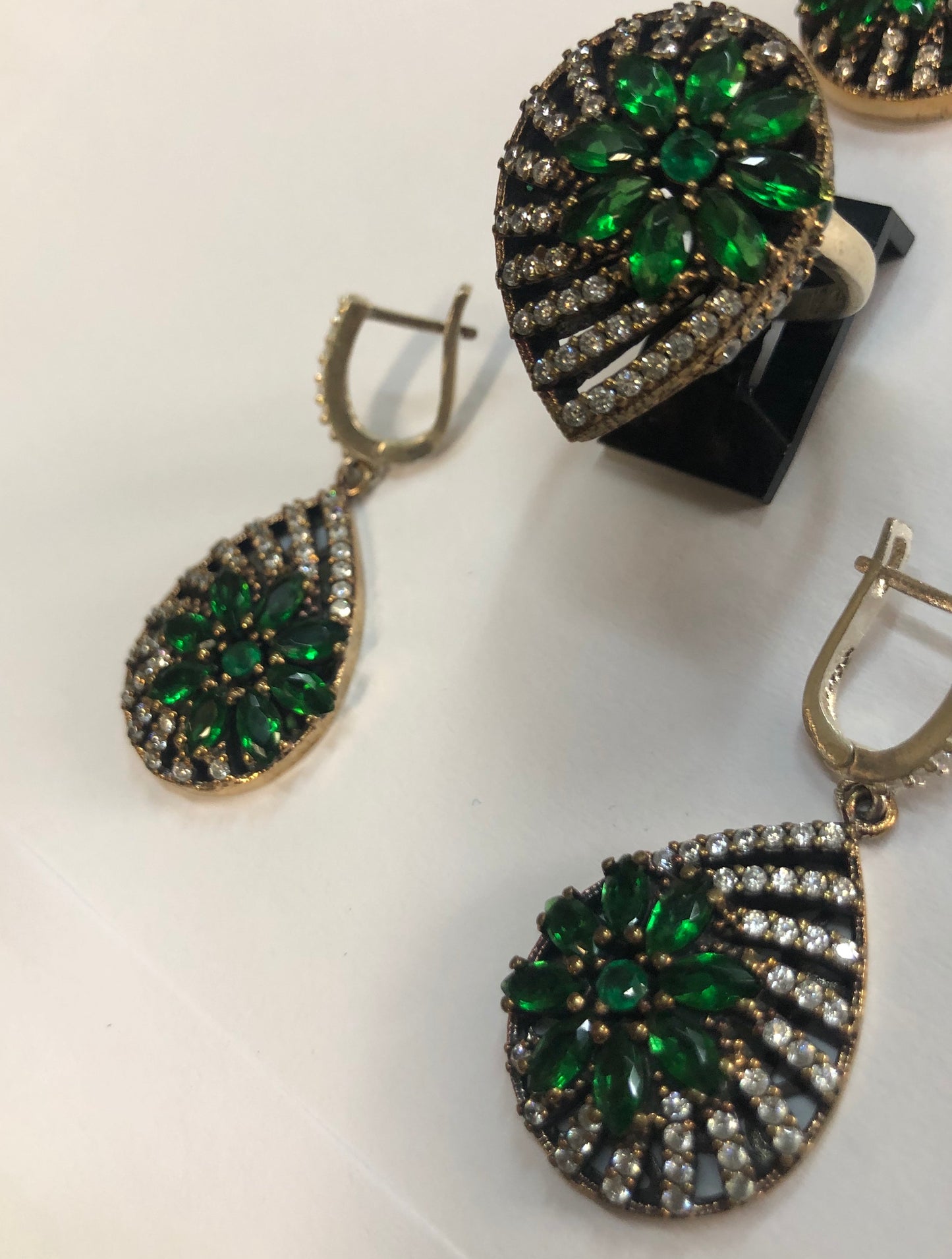 A Silver set of a ring, earrings and a pendant, with Sapphire stones. 925 silver.