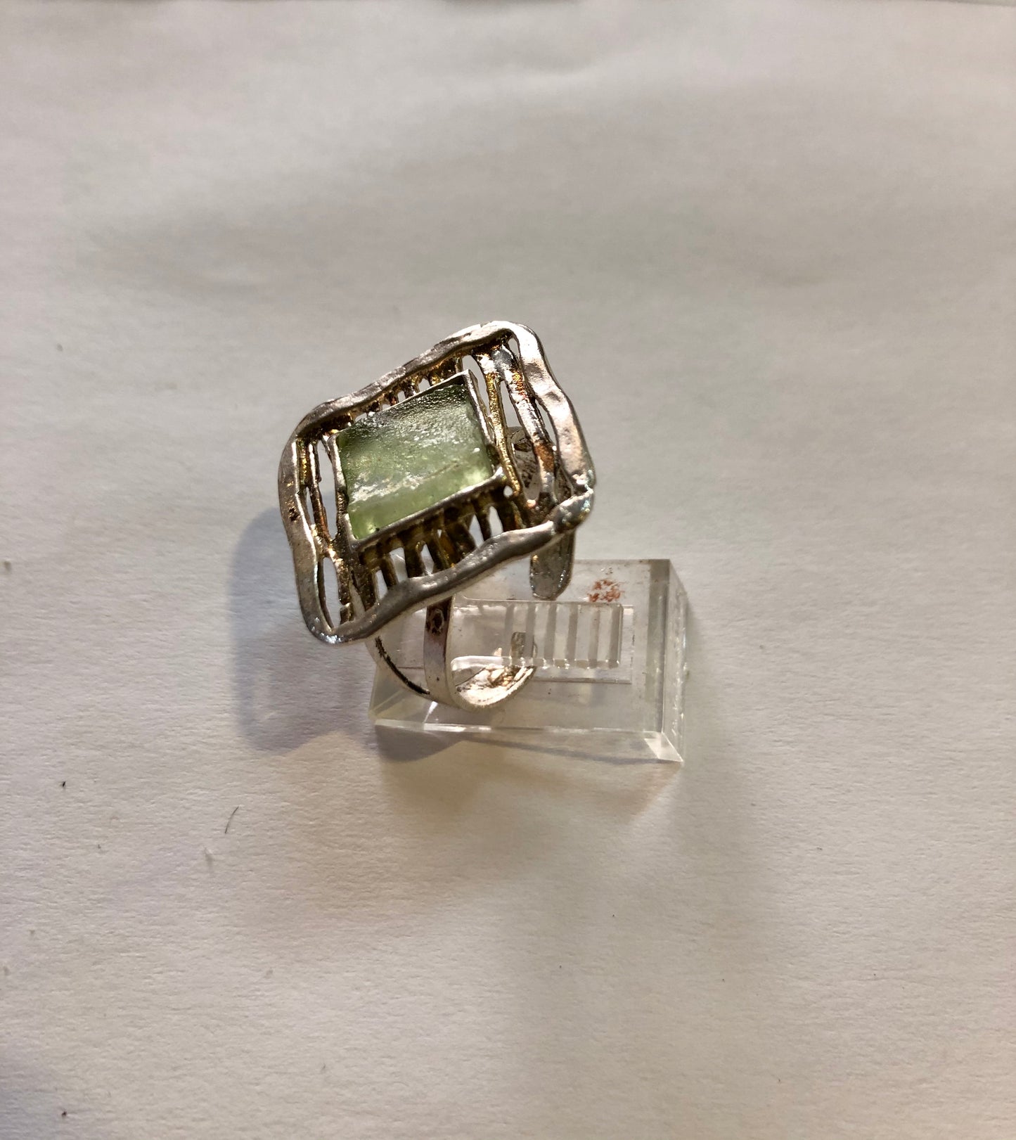 A Roman Glass placed on a Silver Ring 925.