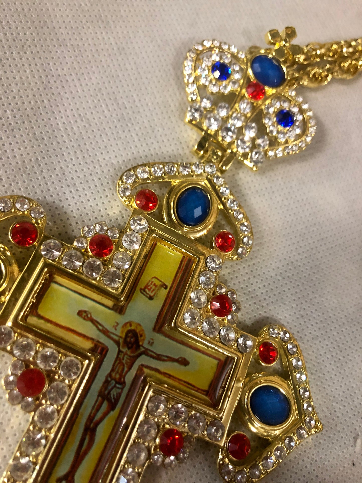 A 925 silver cross with silver chain.