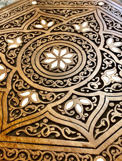 Mother-of-pearl handmade Syrian Table. 20th Century.