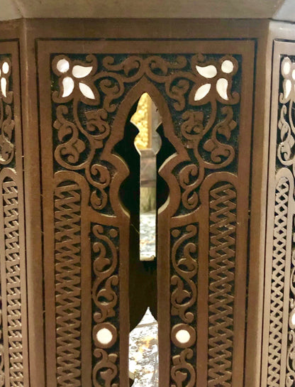 Mother-of-pearl handmade Syrian Table. 20th Century.