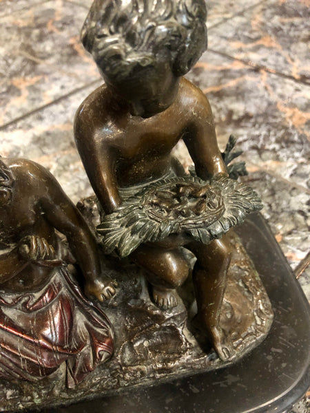 Two kids symbolizing Romeo and Juliet, Bronze Statue.