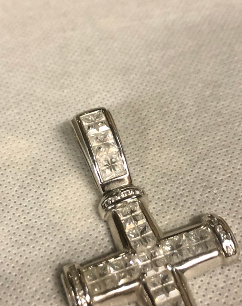 A 925 silver cross pendant with diamonds.