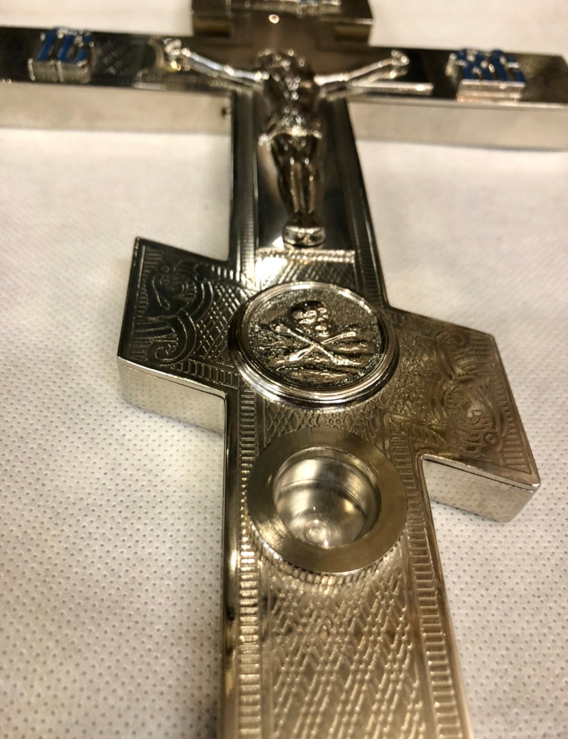 A 925 silver cross with Jesus crucifixion.