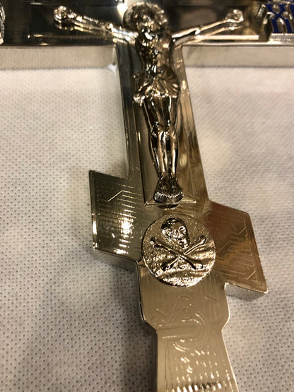 A 925 Silver Cross with the depictions of Jesus’s crucifixion.