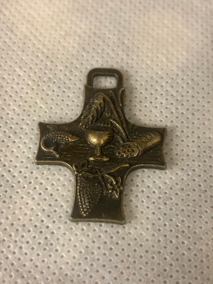 A 925 silver cross pendant.