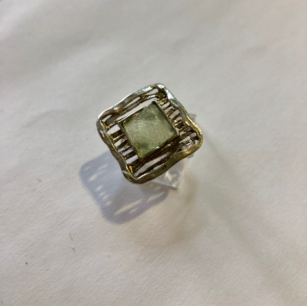 A Roman Glass placed on a Silver Ring 925.