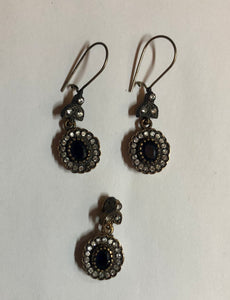 A 925 silver set of a pendant and earrings with Sapphire stones.