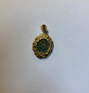 A golden Widow’s Mite pendant. 14K. 163 B.C.
