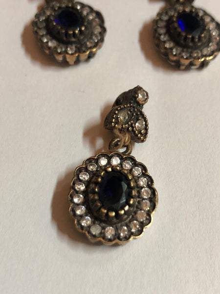 A 925 silver set of a pendant and earrings with Sapphire stones.